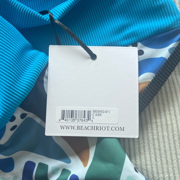 Beach Riot Emmy/Eva - Picture 4 of 4